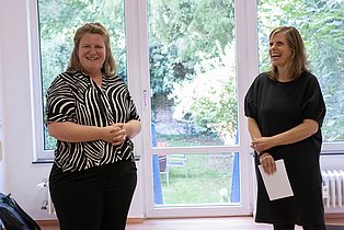 alte und neue Geschäftsführung Lea Maria Scholtes und Manuela Aye