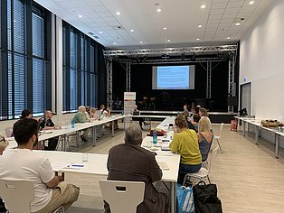 Konferenzraum mit Menschen